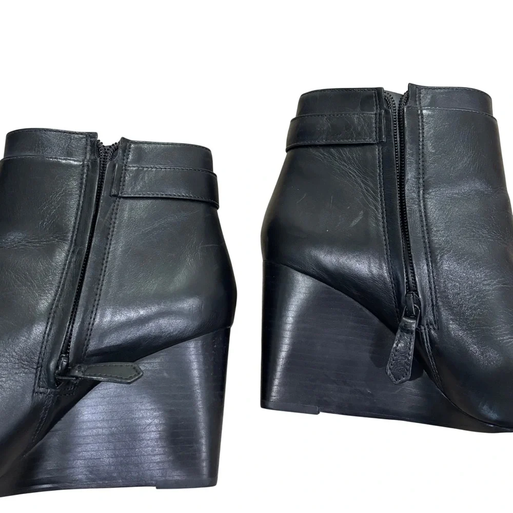 Tory Burch Black Leather Wedge Ankle Boots Gold Buckle Logo‎ 8.5M 5930118